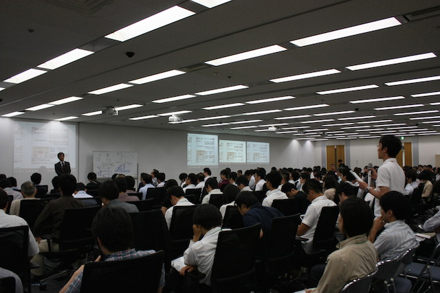 水野さんに質問する執筆者（Agile Japan 2014 基調講演）